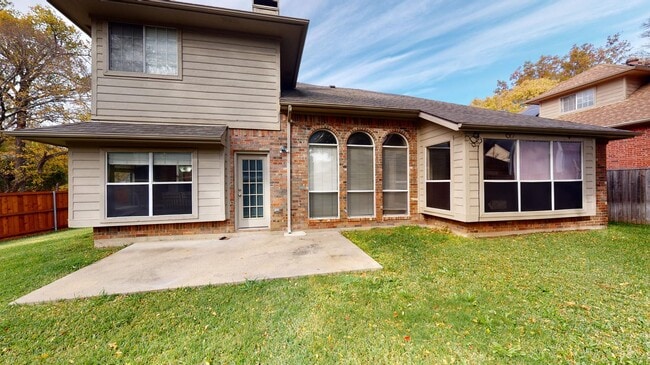 Remodeled Plano home with great fenced backyard - Remodeled Plano home with great fenced backyard