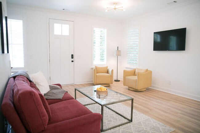 Building Photo - 3 BED | 2.5 BATH | LIVE OAK