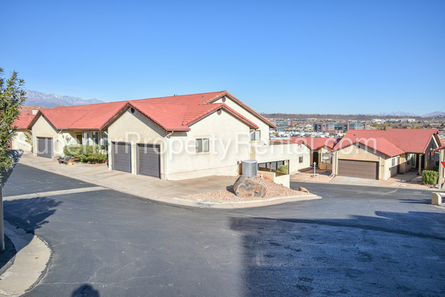Building Photo - 3 bed 2.5 bath w/ 2 car garage