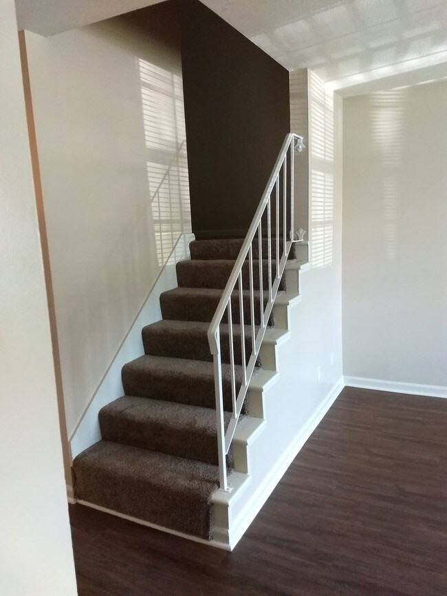 Building Photo - 2331 Whitehall Ct
