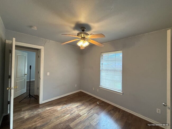 Foto del edificio - "Welcome Home: Spacious 3-Bed, 2-Bath Corner Lot Oasis in Oklahoma City!"