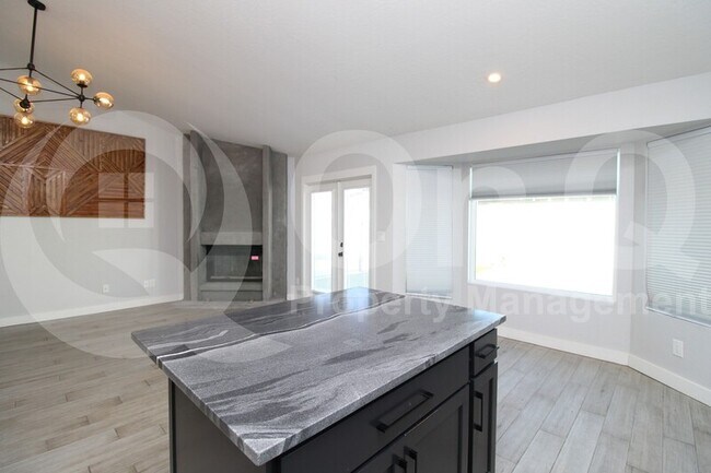 Building Photo - 614 W Wagner Ct