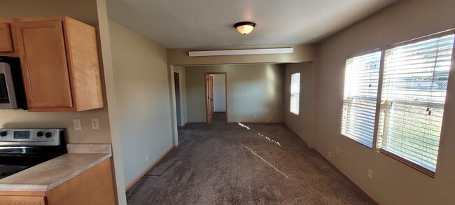 Building Photo - 825 N 7th St