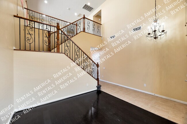 Building Photo - 15813 N Dante Dr