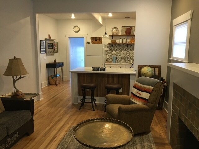 Sala de estar - 501 E Helen St