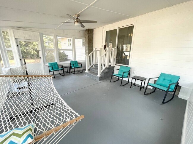 Foto del edificio - Great Location and Fully Furnished Home! M...