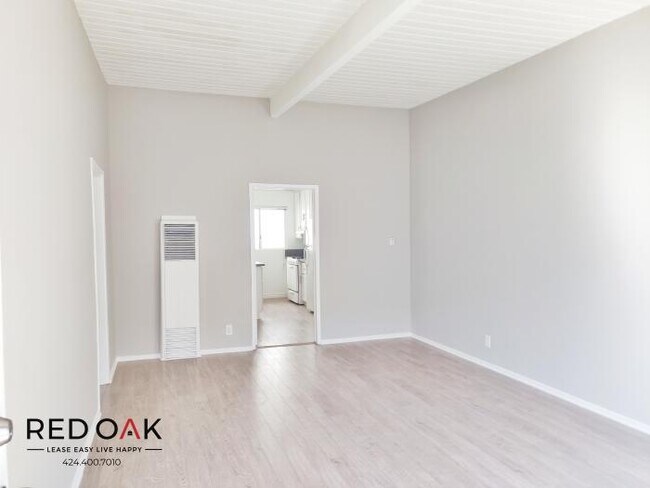Building Photo - 1 bedroom in Los Angeles CA 90028