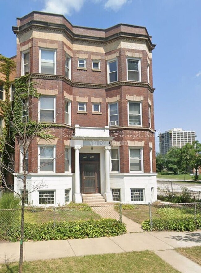 Building Photo - 1452 E Marquette Rd