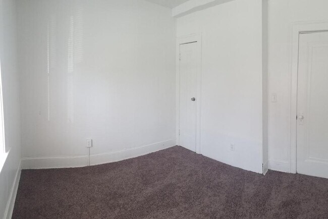 Foto del edificio - 3401 E. 147th Street, Unit 7