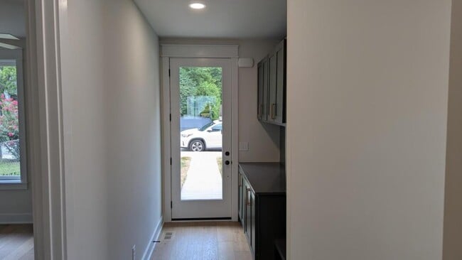 Building Photo - 706 Stockell St