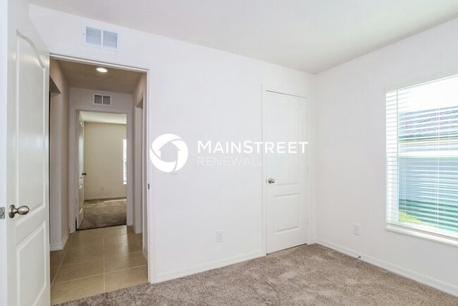 Building Photo - 3 Bedroom Pet-Friendly Home in Dundee, FL with Main Street Renewal