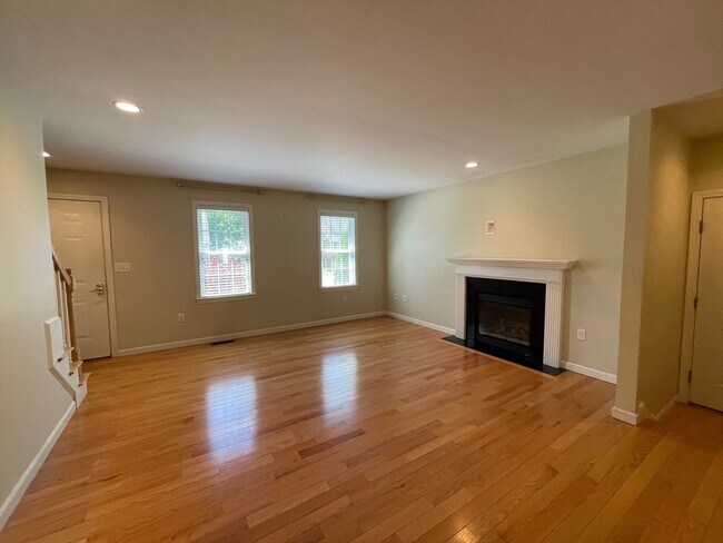 Foto del edificio - 43 Brewster Rd