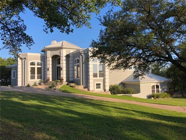 Building Photo - 16000 Fontaine Ave