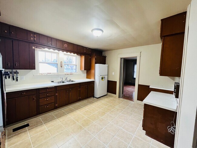 Foto del edificio - AVAILABLE NOW!