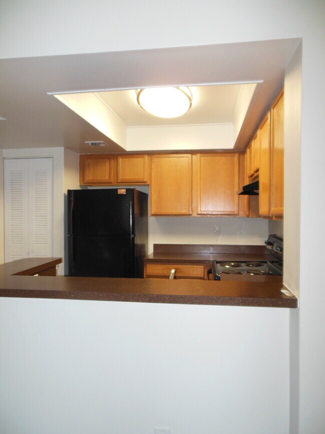 Foto del edificio - ONE BEDROOM ONE BATHROOM!! WATERFRONT COMMUNITY!