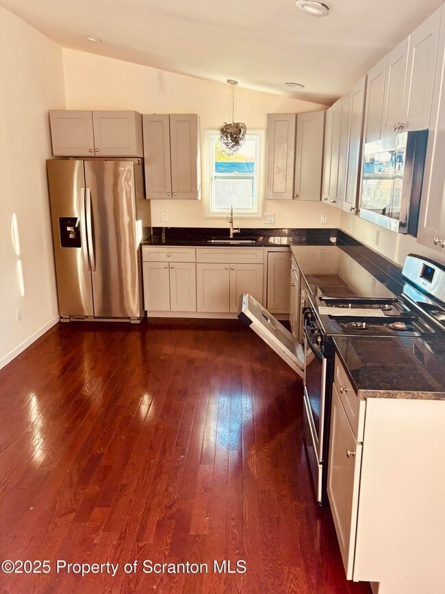 Building Photo - 3709 Laurel Ave