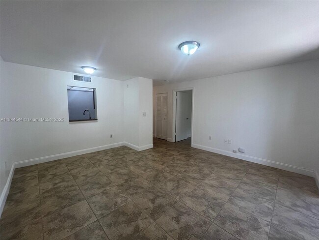 Foto del edificio - 1720 NW N River Dr