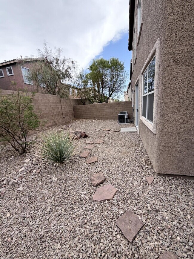Foto del edificio - 3 bd 2.5 bath with LOFT