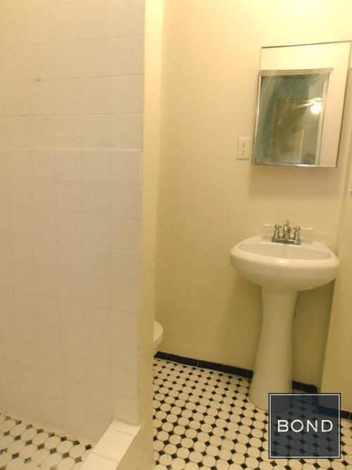 Foto del edificio - 300 E 83rd St