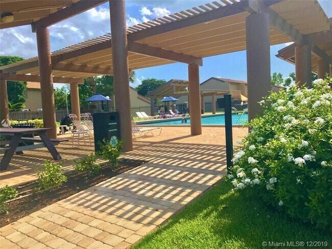 Foto del edificio - 8111 SW 24th St