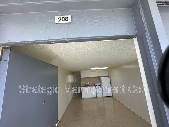 Building Photo - 1301 Lusitana St