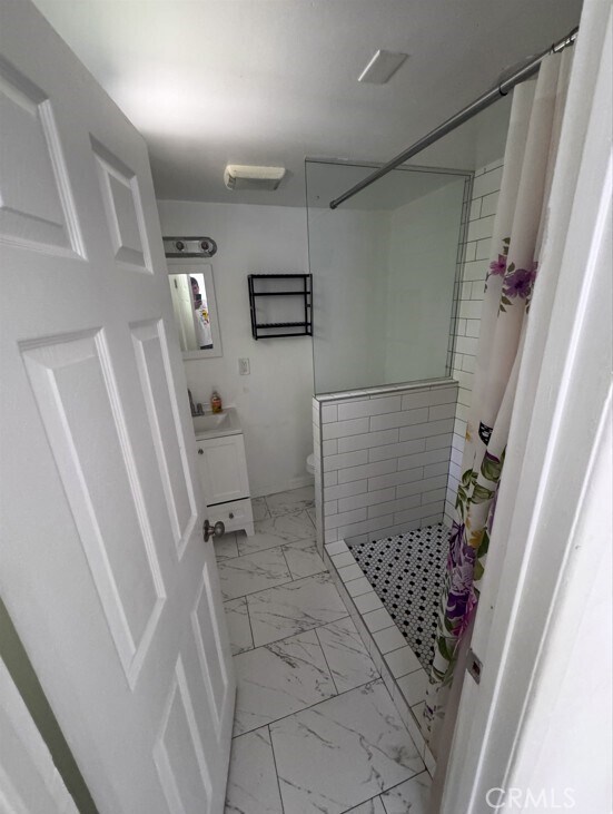 Foto del edificio - 563 W 12th St