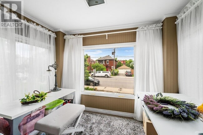 Photo du bâtiment - 447-447 Holland Ave
