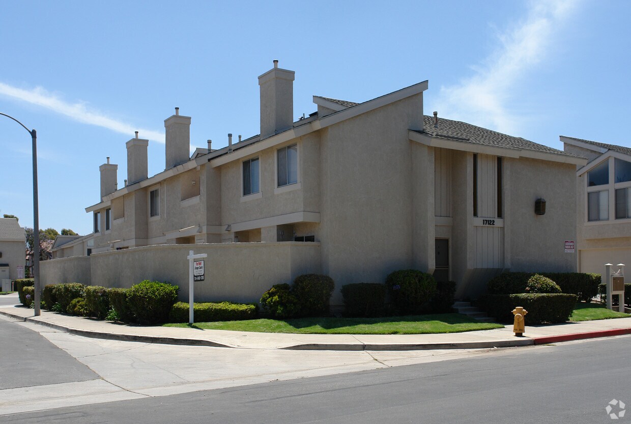 17122 Lynn St, Huntington Beach, CA 92649 Apartments in Huntington