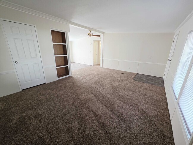 Foto del edificio - 3683 Pinoak St