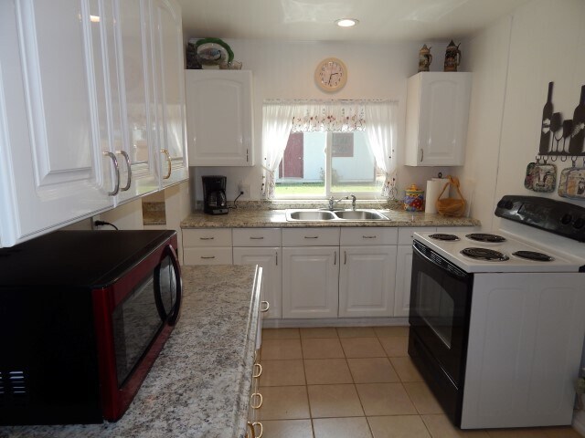 Building Photo - 2 bed/ 1 bath/ 1 car garage and storage in...
