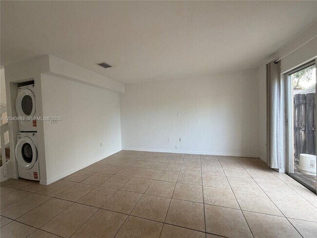 Foto del edificio - 7245 NW 173rd Dr