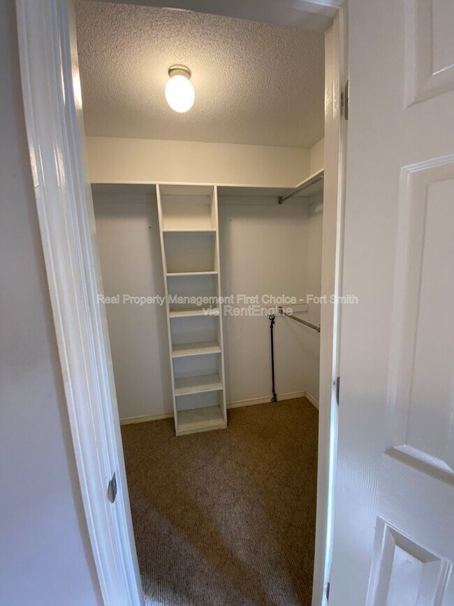 Foto del edificio - 1475 E Gate Dr
