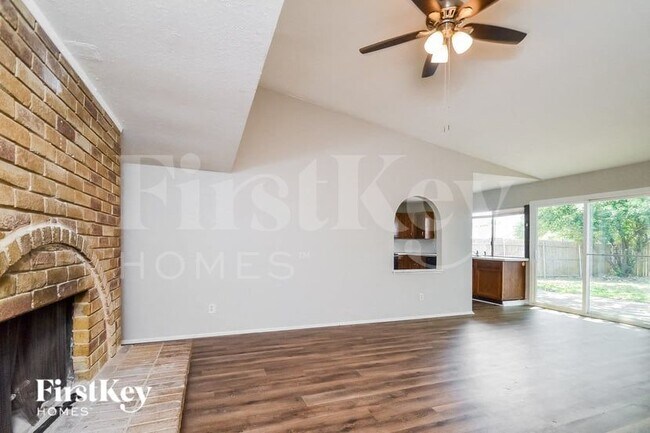 Foto del edificio - 5702 Magnolia Ln