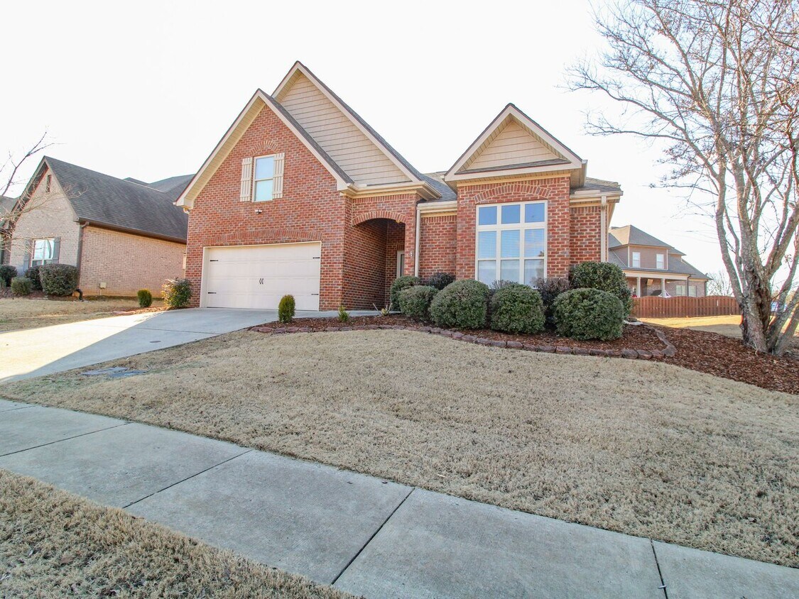 Primary Photo - Gorgeous Corner-Lot Home in Canebrake Club...