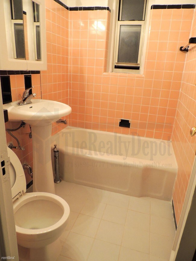 Foto del edificio - 6485 Saunders St