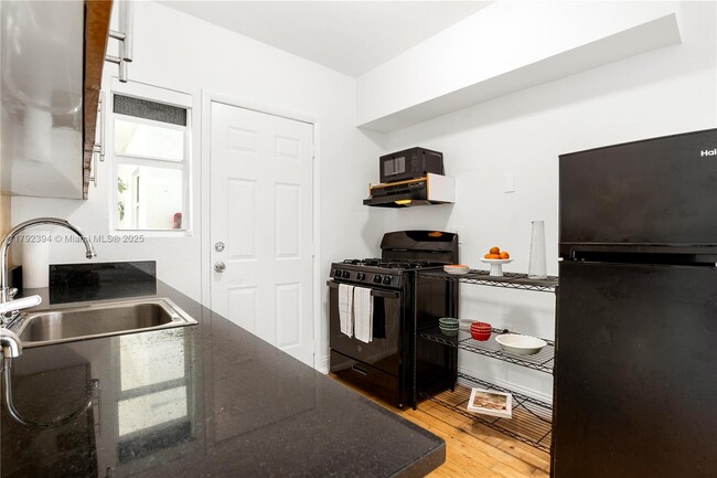 Foto del edificio - 8080 Tatum Waterway Dr