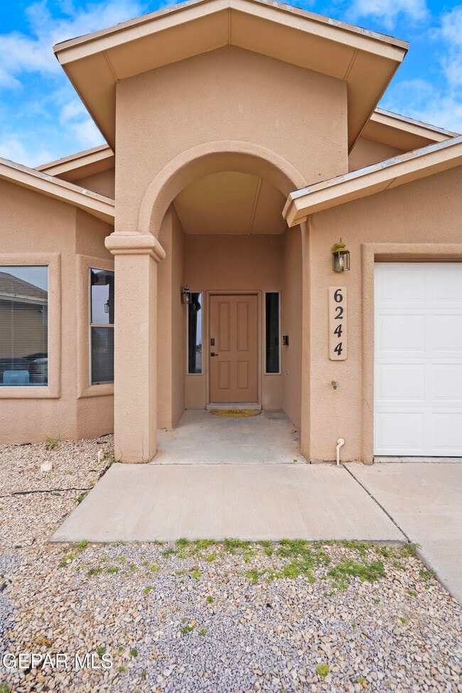 Foto del edificio - 6244 Spotted Eagle Dr