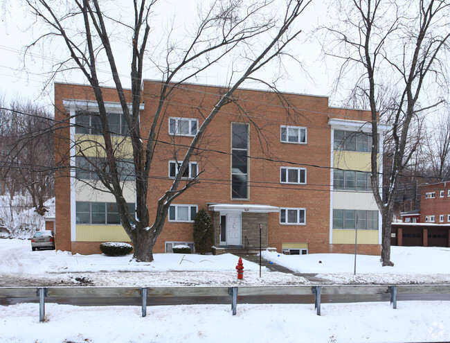 Building Photo - Meadowbrook Apartments