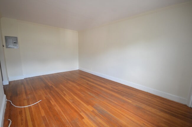 Foto del edificio - 2065 Commonwealth Ave