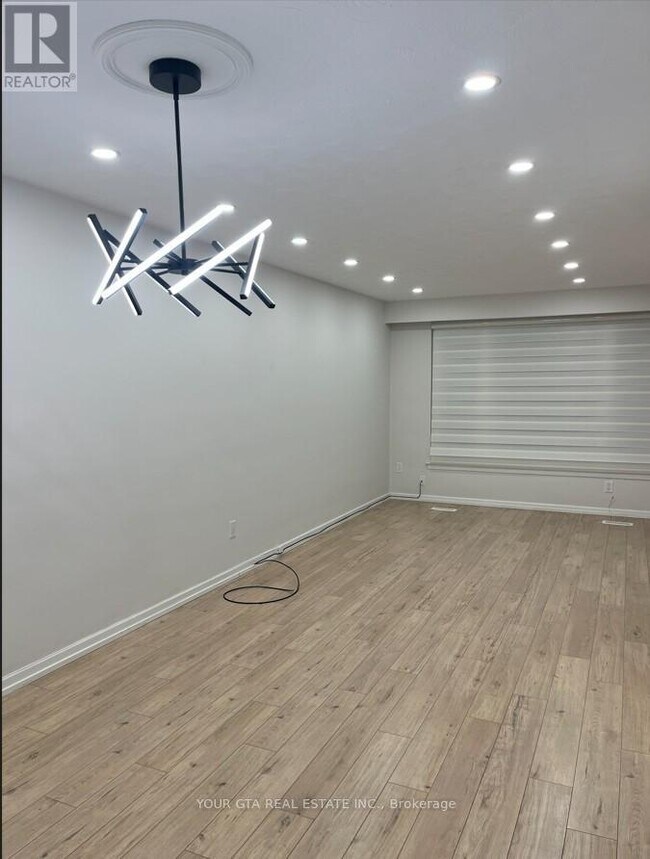 Photo du bâtiment - 1867 Sandgate Crescent