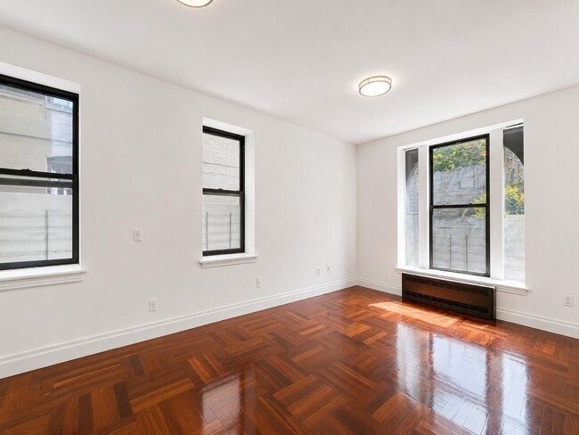 Building Photo - 607 W 137th St