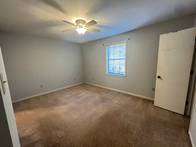 Foto del edificio - 562 Woodland Hills Pl