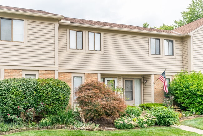 Building Photo - 7520 Stone Lake Dr
