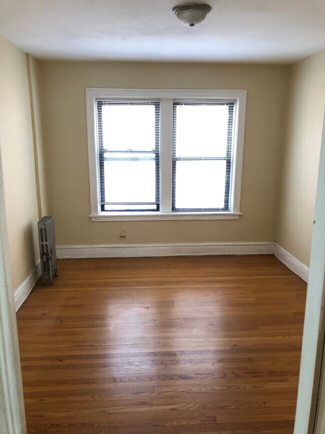 Foto del edificio - 6437 N Hamilton Ave