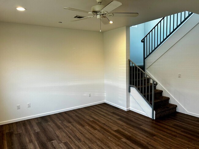 Foto del edificio - 1328 S Santa Fe St