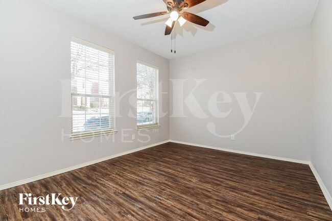 Foto del edificio - 2911 Tangleglen Dr