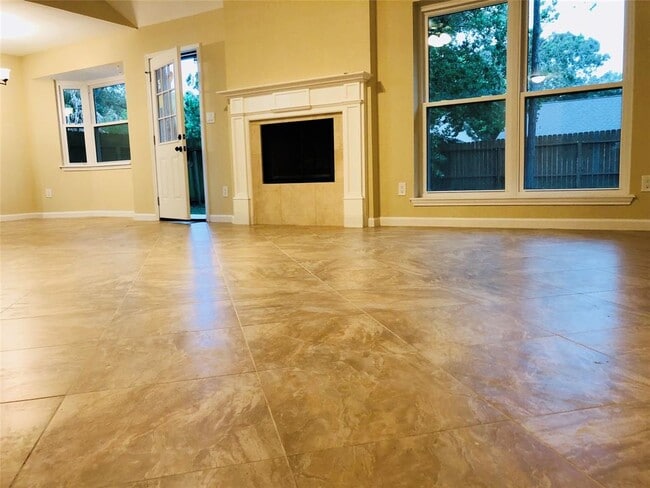 Building Photo - 5118 Shady Oaks Ln