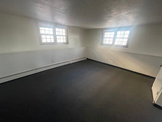 Building Photo - 2 Maynard St