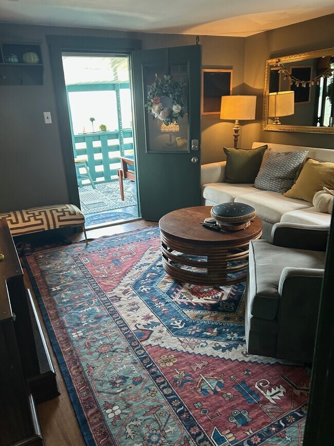 Foto del edificio - 604 1/2 Clinton Ave