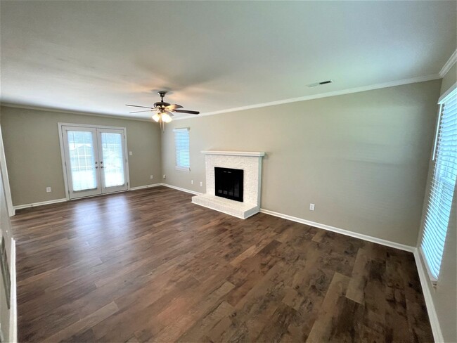 Building Photo - 2701 Olde Whitehall Rd